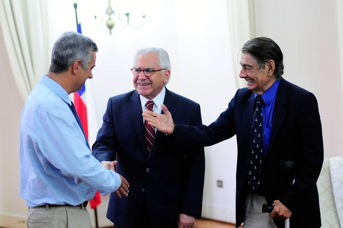 24HorasTVN's tweet photo. Gobierno manifiesta intención de contar con el SuperTanker en futuras emergencias → https://t.co/tfKaVcCUwM https://t.co/3JJ82dNPUb