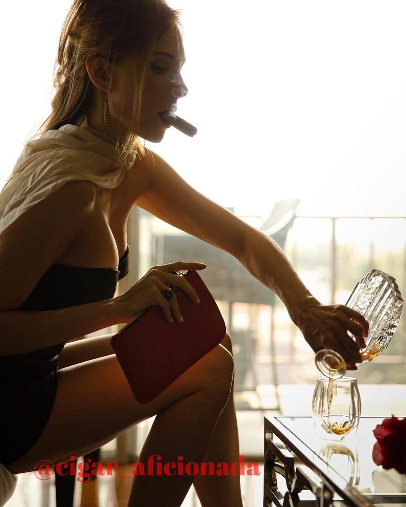 CigarAficionada's tweet photo. What else do you need in life ? #oliva saison maduro( which tastes like chocolate ) #henes… https://t.co/3dmNRChIvW https://t.co/Dt9uqeheFO