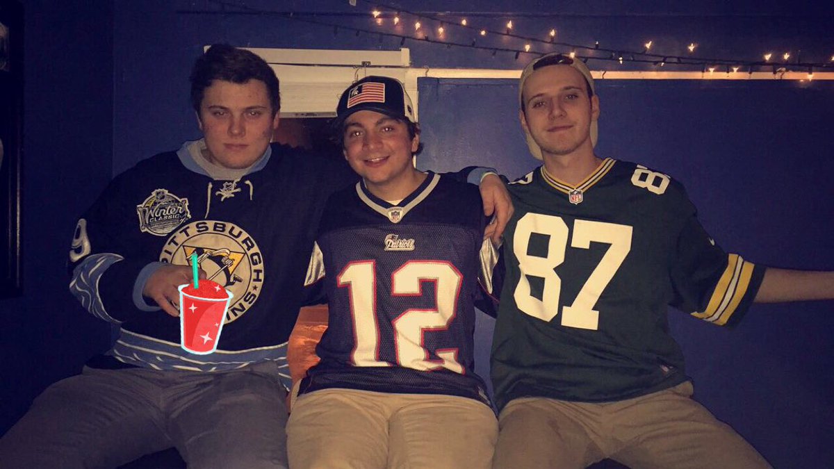 Happy birthday to brother Lewis! (far right). We love you, but we hate the Packers! Enjoy your day 👌🏼 <a href="/OhheyitsLewis/">Lewis Campbell</a>