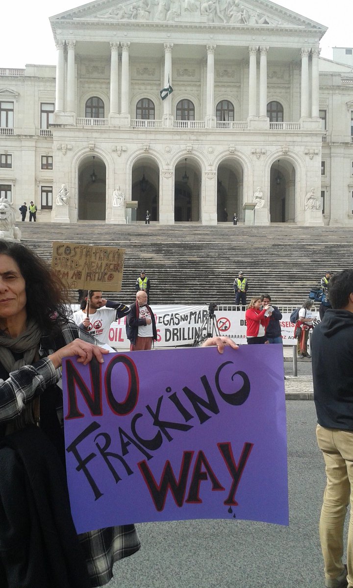 Margarida_101's tweet photo. @tinalouiseUK #Portugal rising against #Fracking solidarity SISTER https://t.co/iAhccqIlVA