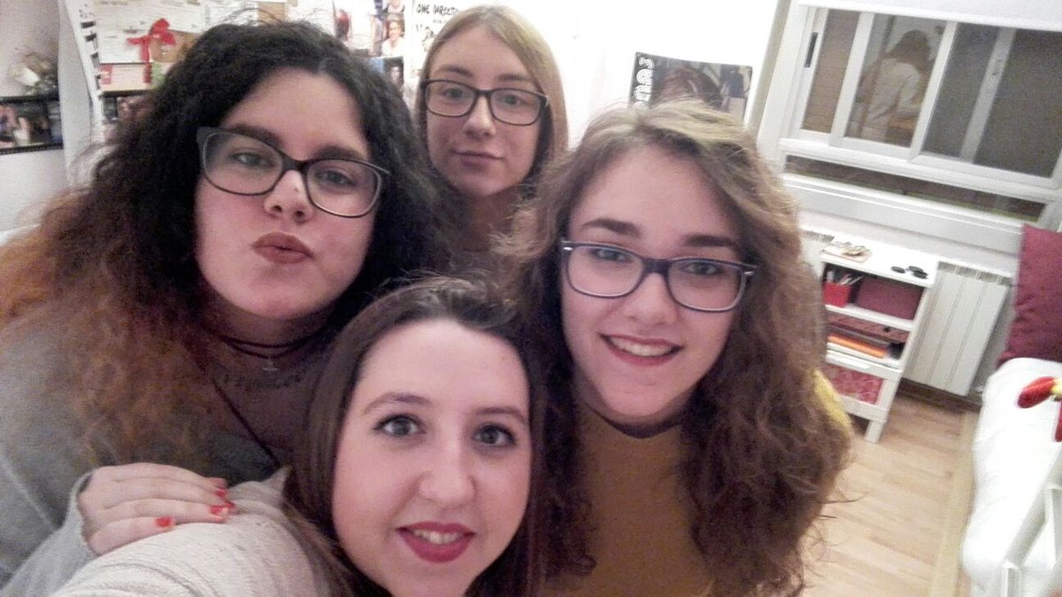 I_R_A_T_X_E's tweet photo. Estamos grabando un nuevo vídeo para YouTube, aquí podéis ver nuestro primer vídeo! https://t.co/6c8SNgowkV https://t.co/4eYZym9qZZ