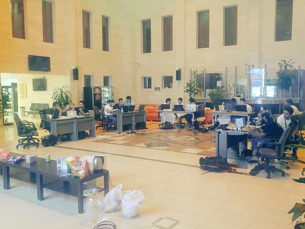 FCITKAU's tweet image. يحدث الآن في بهو #FCIT مسابقة #hashcode2017 بالتوفيق لجميع المشاركين.