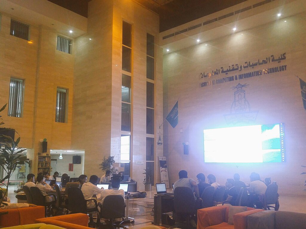 FCITKAU's tweet image. يحدث الآن في بهو #FCIT مسابقة #hashcode2017 بالتوفيق لجميع المشاركين.