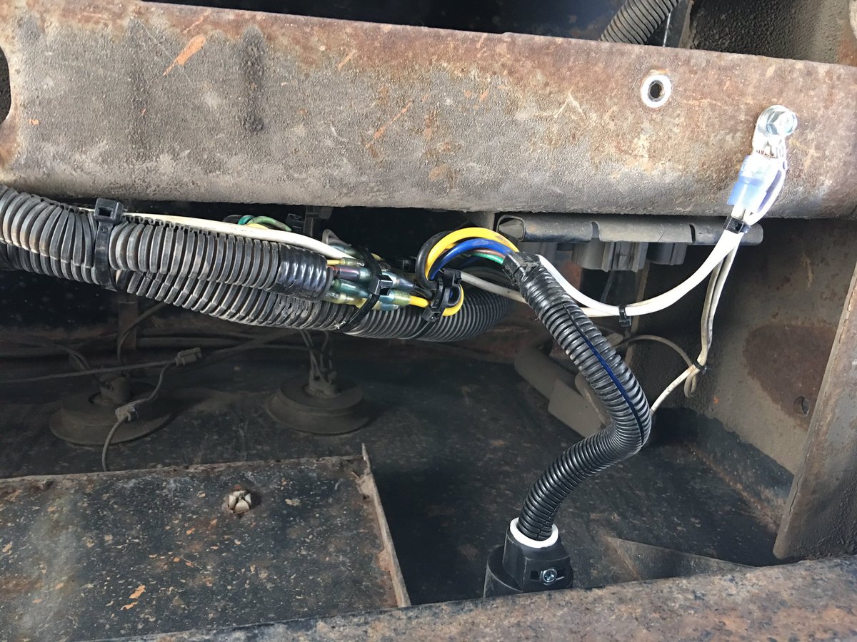 TowSafely's tweet photo. #BeforeAndAfter of our latest wiring repairs. #PermaSeal connectors are MUCH better than solder and tape!
#DIRTFT https://t.co/rcArPq99Ak