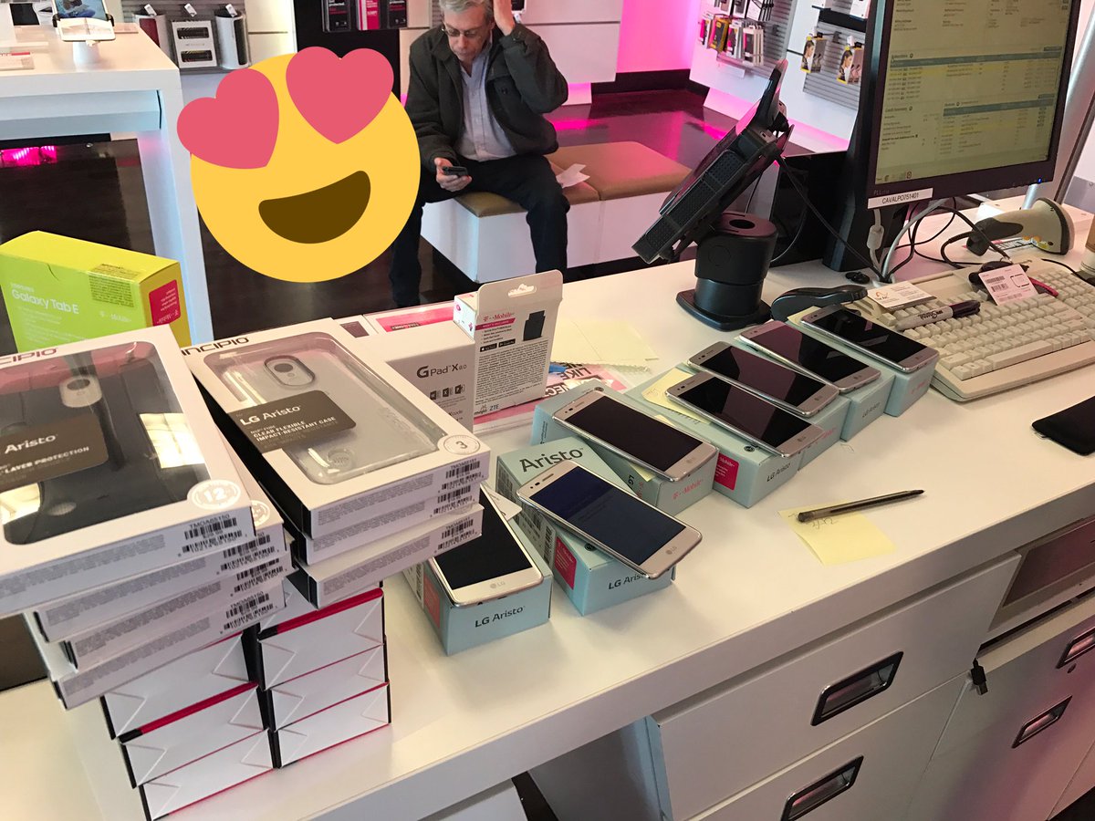 _JRunk's tweet photo. Vallejo ❤️💚💛 #Smartpacks @work and Smart picks a perfect match @RobScottDM @AndyLeonatti @Art55555 @momoneytash https://t.co/lKPMD4Tx3S