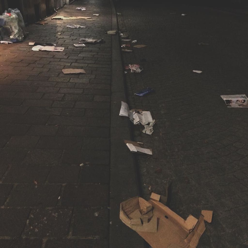 Kaihns's tweet photo. Het was papier vandaag #wind https://t.co/6c16zIMbnu https://t.co/8LwRPeiTSp
