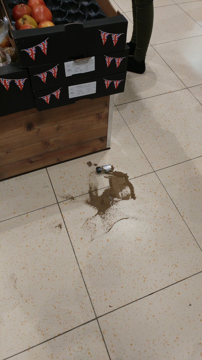 CrowdLeader's tweet photo. Dear Customer, @LidlUK know people have accidents. Pls help reduce chance of another by telling them about broken glass. #CrowdLeader #HnS https://t.co/GZi7z19oE5