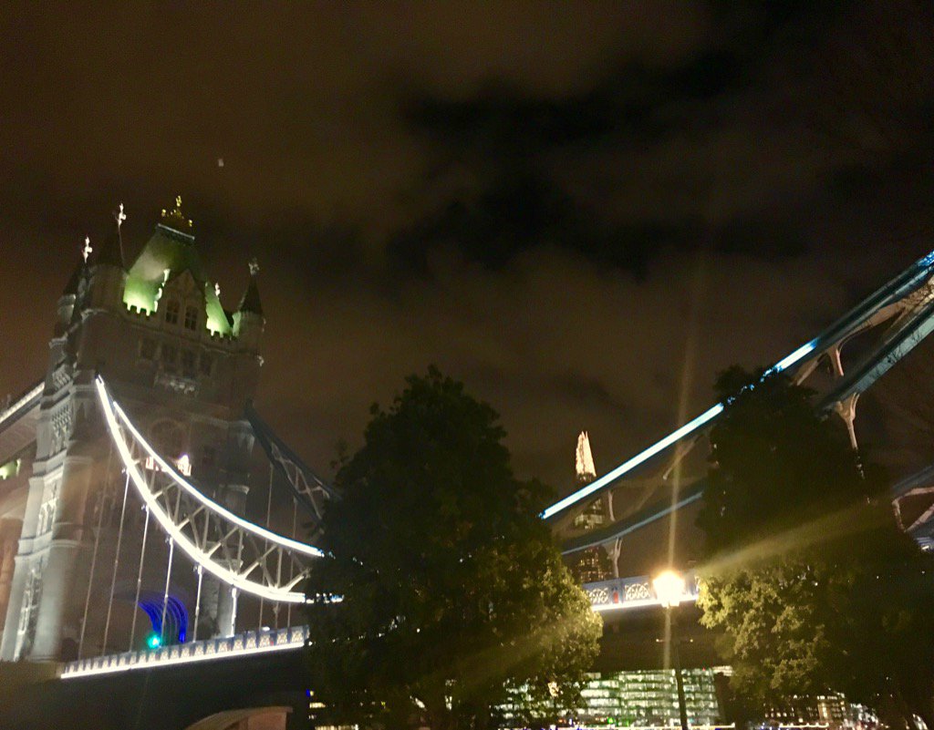 #Towerbridge and the #Shard tonight in #London - absolutely magnificent! <a href="/visitlondon/">Visit London</a> #photography #Londonskyline
