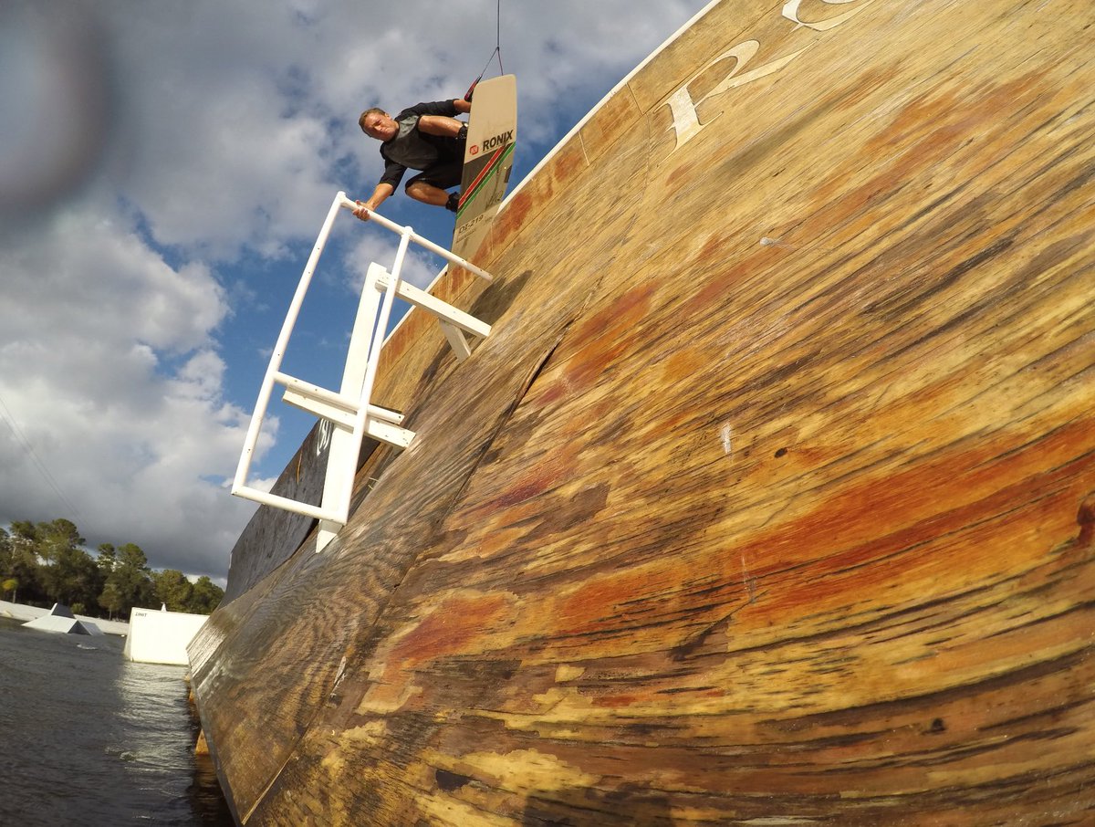 ✌🏻<a href="/_ToddWatson/">Todd Watson</a> with a solid grip on the situation. 📷: @meddockphoto #meddockphoto20years #ronix2017