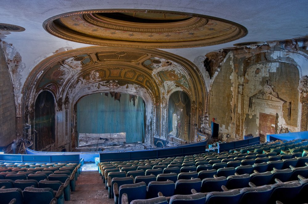 DetroitUnseen's tweet photo. Eastown Theater. Detroit, MI. Circa 2008. #Detroit #Abandoned #Detroitlove #AbandonedDetroit #urbex #theater #decay #urbanexploring https://t.co/k66zYyAIyC