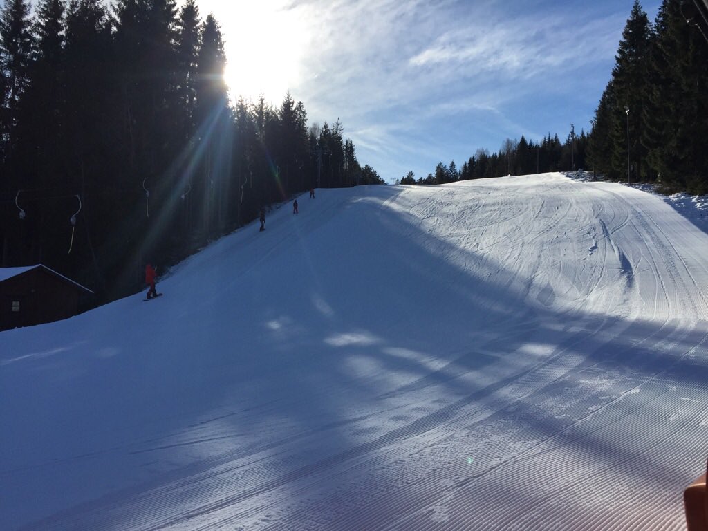 Flotte forhold i Kjerringåsen Alpinsenter☀️ @kjerringåsenalpinsenter #vinterferie iøstfold 💙