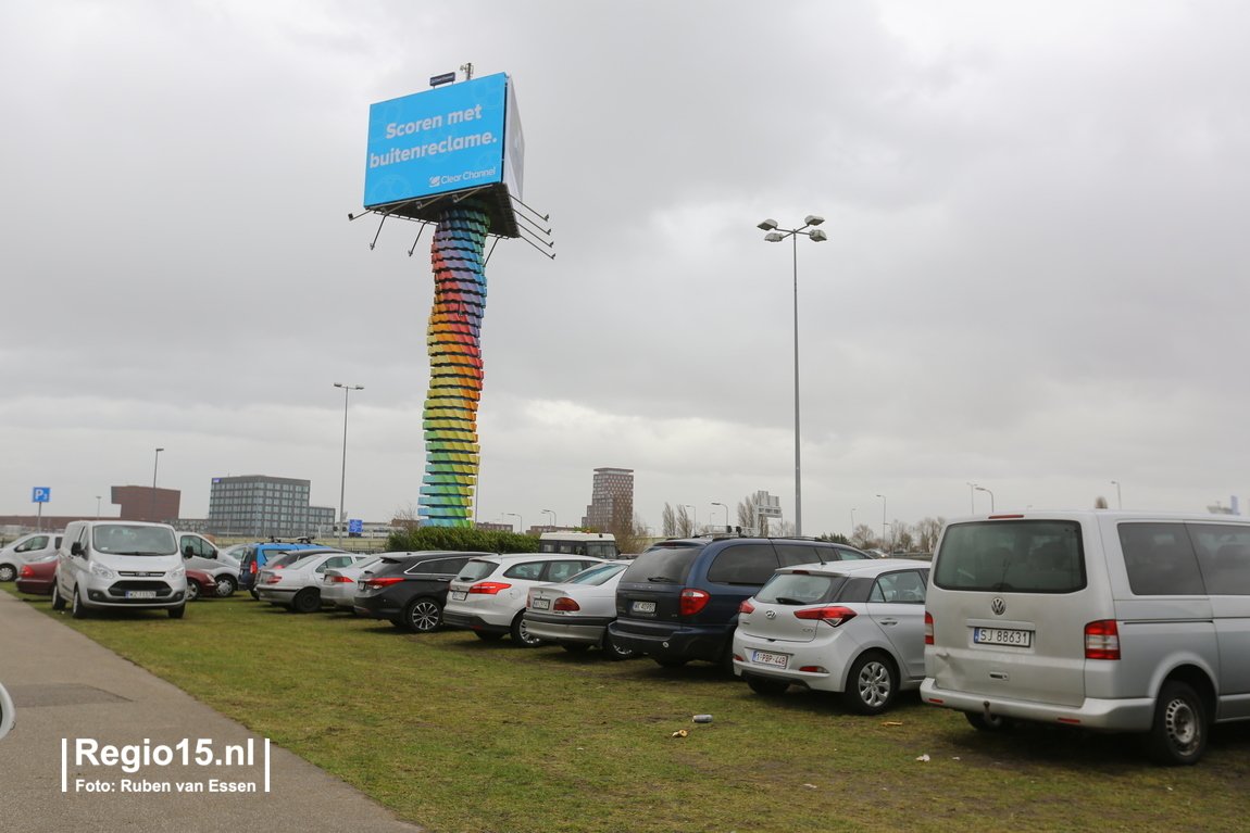 regio15's tweet image. Bij het #ADO stadion verzamelden vanmiddag Poolse fans van #Legia ivm de wedstrijd in #Amsterdam tegen #Ajax.