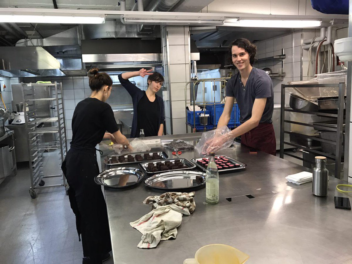 zgHeinrich's tweet photo. Grand opening des neuen #ViCAFE @BaristaSchweiz an der #Geroldstrasse #Hardbrücke. Heute mit dem #Catering vom Heinrich ;) https://t.co/dmXDIaxnmg