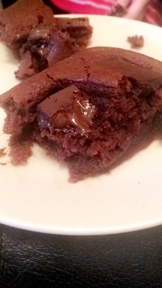 _xEeff's tweet photo. I think @GordonRamsay would approve these brownies. They are vegan (and even tasty?!) 🍫 https://t.co/Jw7xOnoKht