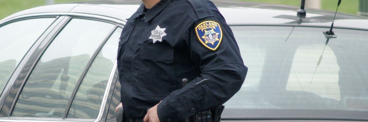 MuckRock's tweet photo. Oakland PD's new Stingray contract prohibits its use during protest crowd control  https://t.co/8td5ehxuEu https://t.co/BOWry4uBN3