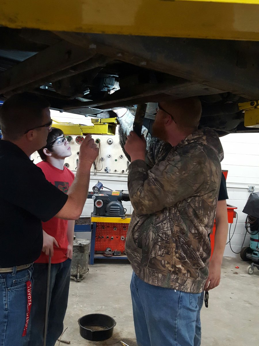 LexLaRay's tweet photo. Mr. Wolken helping out students remove a fuel line. #lexautotech #lexlaray https://t.co/VjTr4zRrku