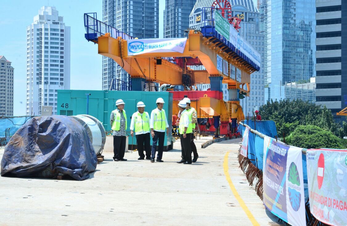 Acung jempol pada kontraktor pengembangan simpang susun Semanggi. Hebat! Semua sesuai dg target, Agustus 2017 sudah bisa dimanfaatkan -Jkw