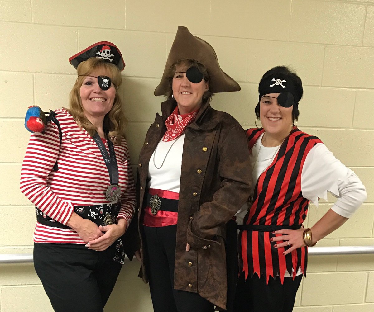 GFGators's tweet image. 1st Grade students/teachers are dressing up as pirates to help learn their "AR" literacy words this week! They "AR" TPS proud! @burgessdave
