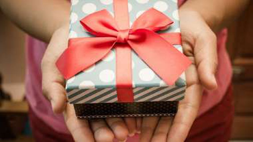 Подарок сюрприз. Выбор подарка. Оригинальный подарок из купюр. Необычные подарки своими руками. Преподнести что то как что то.