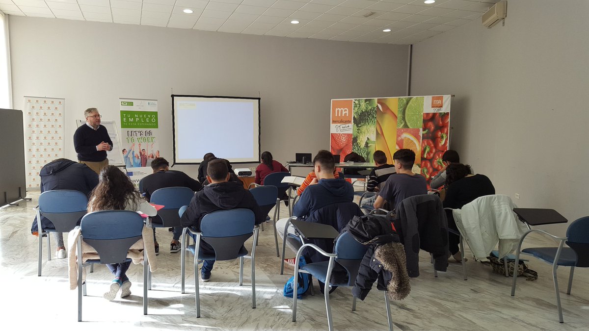 asun_garbert's tweet photo. Hoy en el Curso de Logística y Gestión de Almacenes de @garantia_juv tenemos a Alfredo Muñoz impartiendo la primera clase de "Empleabilidad" https://t.co/Xx3s0D65jq