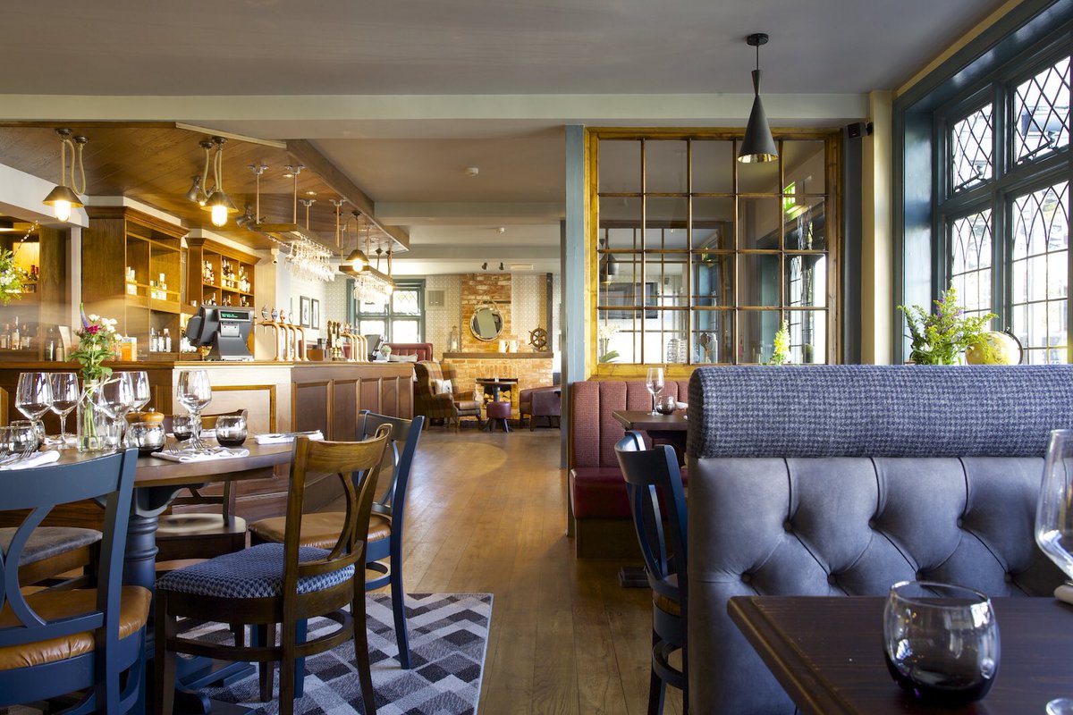 Experienced Bar Staff required! Do you have what it takes? We are #recruiting now, email CVs to info@themayflowerlymington.co.uk