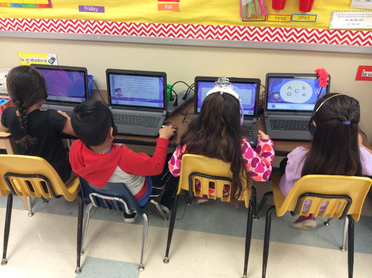 teachtolearnK's tweet photo. Kinder students at DES enjoy digital learning day. Raz-Kids have become a favorite!  #deslearning #DLDay #BirdvilleLearns @bettymcilvain https://t.co/ZxrhKThH89