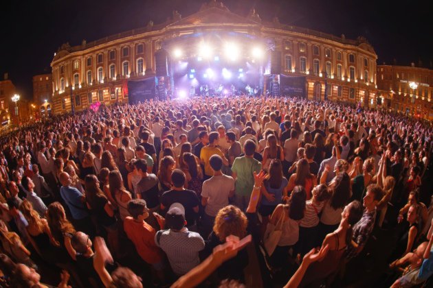 actutoulouse's tweet photo. La grande soirée de la Fête de la #Musique sur #France2 aura encore lieu à #Toulouse ! #Télé #Occitanie #FDLM
🎤🎺🎸
https://t.co/BKWqvyp3l0 https://t.co/XUliPoljY7