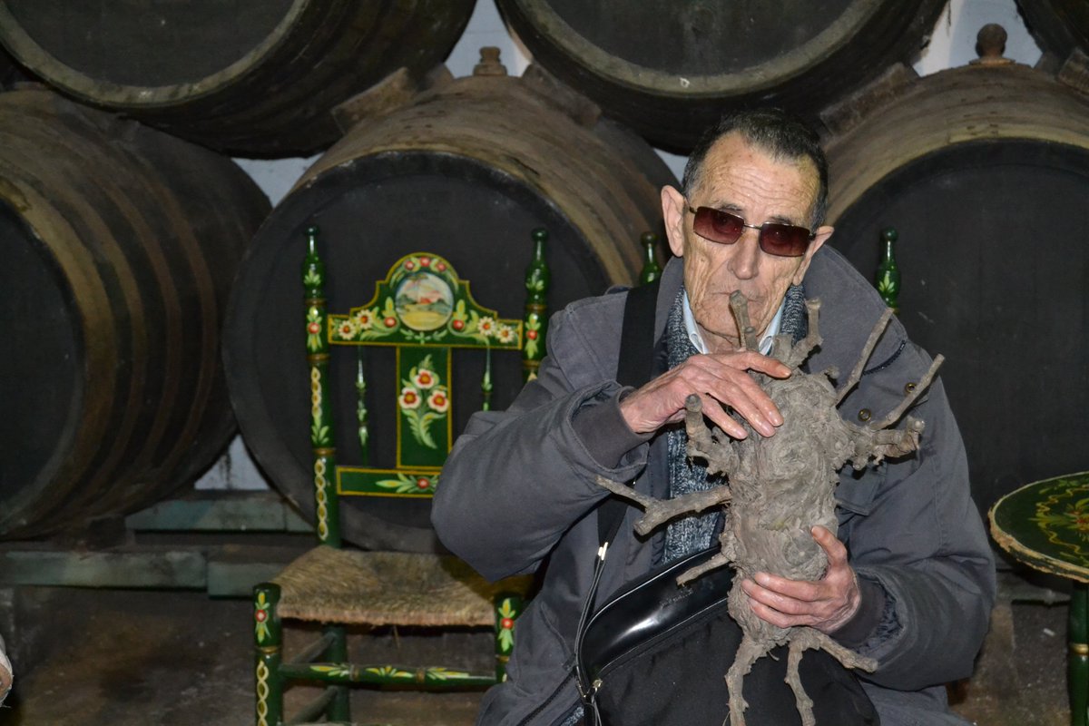 ADEMIRideas's tweet photo. Experiencia multisensorial @ADEMIRideas con @Fundacion_ONCE @ONCE_oficial en @bodegaselmonte #moriles https://t.co/DYSEvWU24I