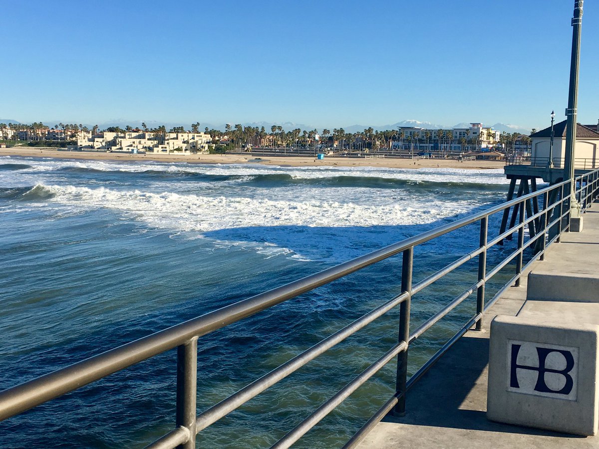 rrUnplugged's tweet photo. Beautiful day for a beach and pier run! 🌞 #HuntingtonBeach #pooicefitness 🏃👮🏻 https://t.co/CiIBSChwCS