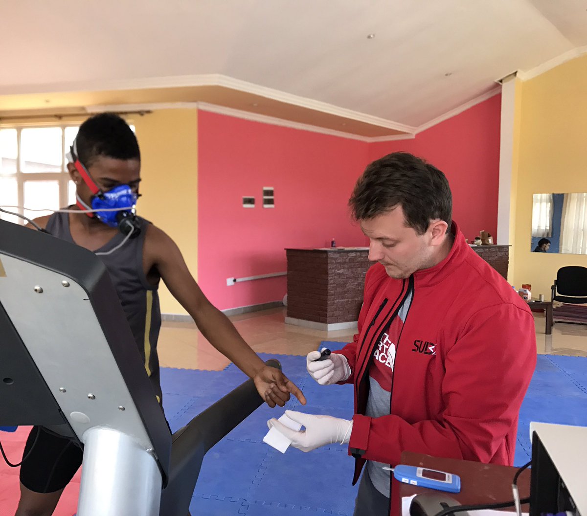Sub2hrs's tweet photo. VO2 max testing at 2800m above sea level for the Sub2 anti-doping study! #Sub2 #CleanRunning https://t.co/re1UEZLDRe