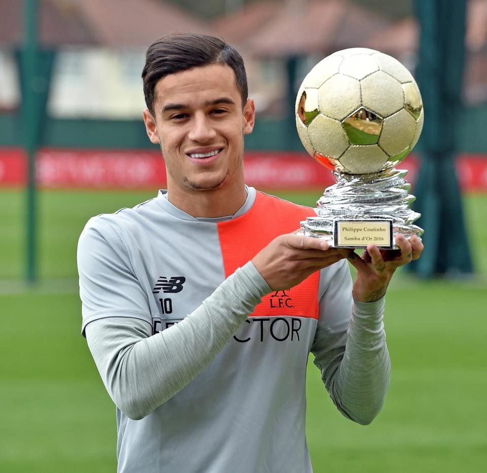 LFCArena's tweet photo. Philippe Coutinho with the Samba D'or Award 2016, which is awarded to the best Brazilian player in Europe each year. 🇧🇷 https://t.co/JQG78sFzry