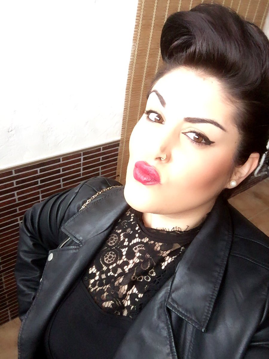 LadyMary88's tweet photo. Tarde de curro con @RamsesLopezFM y preparando él body para #maximapremiumfestival @fabrikdiscoteca @maximafm_radio va a ser muy 💥 😘😘 https://t.co/K2DOTwhlbU