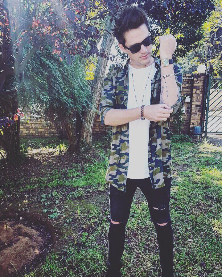 JethroTaitMusic's tweet image. #Throwback to blending in with my surroundings...