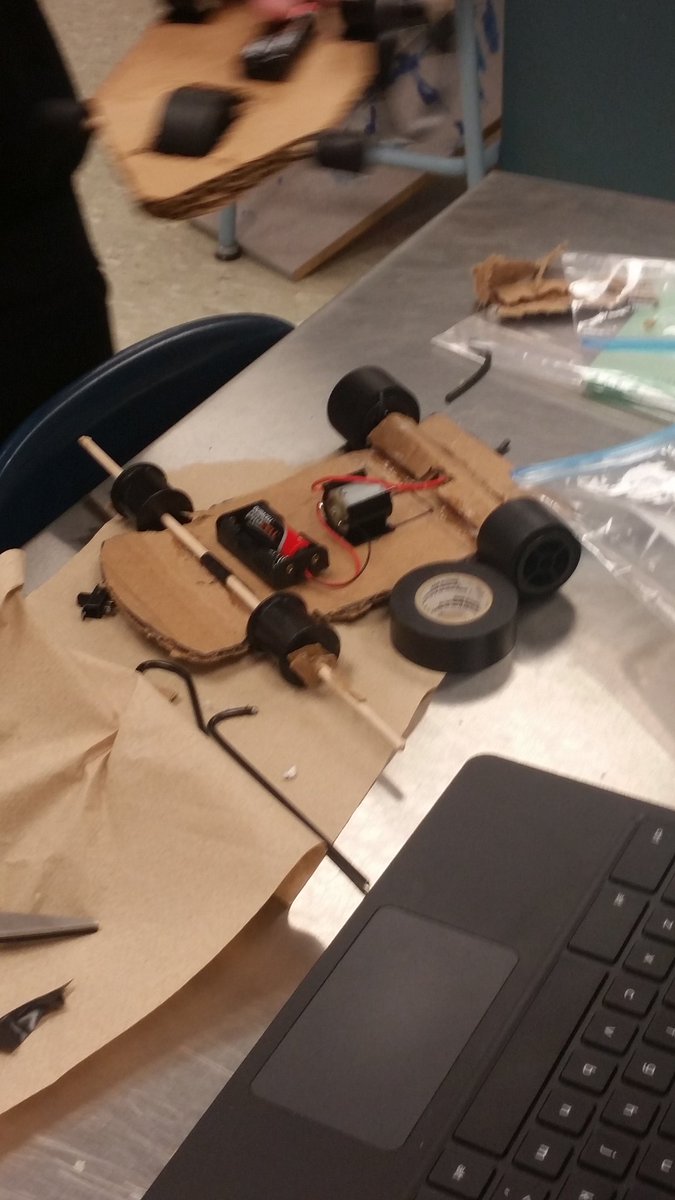 Hoyle8cience's tweet photo. STEM 2 students working on their final projects- remote control cars build from spare parts. #EmporiaProud #emsSTEM @EMSJrSpartans https://t.co/DJW5toRqW6