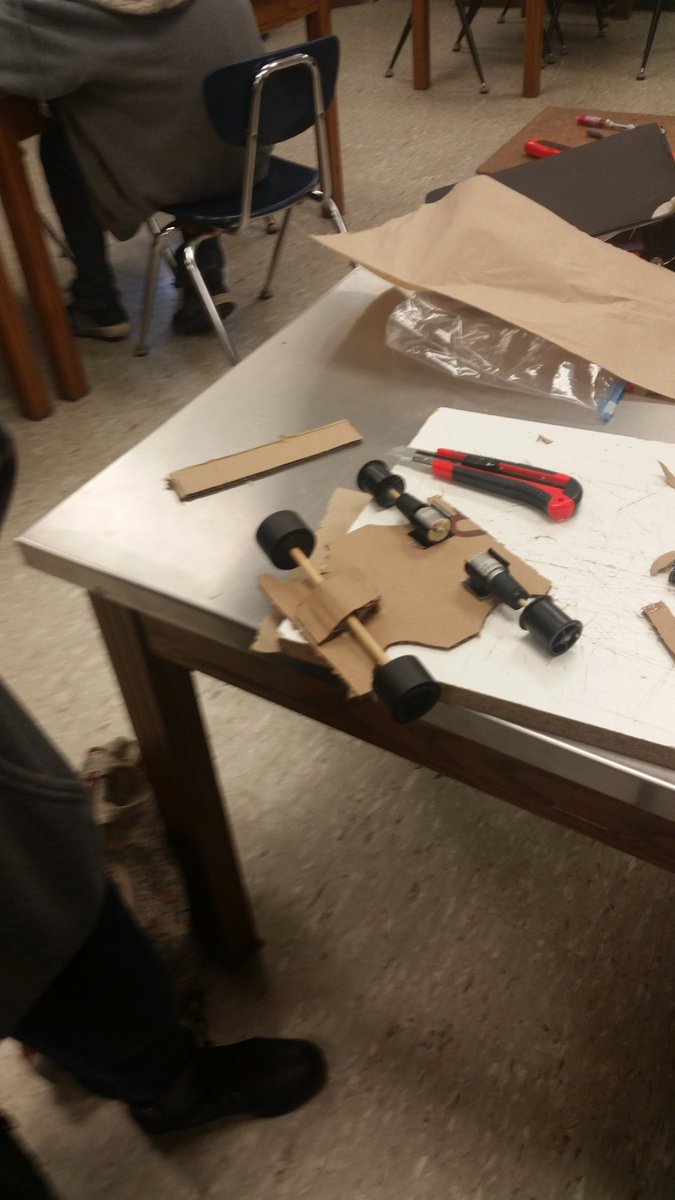 Hoyle8cience's tweet photo. STEM 2 students working on their final projects- remote control cars build from spare parts. #EmporiaProud #emsSTEM @EMSJrSpartans https://t.co/DJW5toRqW6