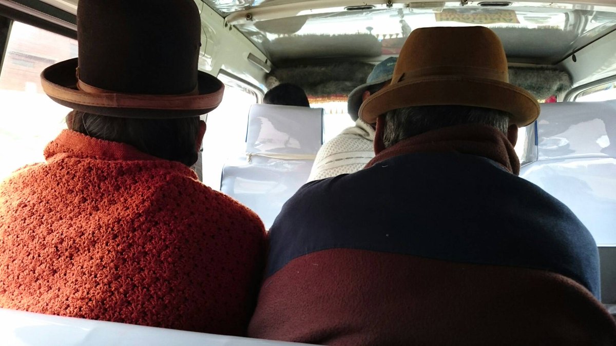 CholitasIn's tweet photo. Nos fuimos de paseo al lago #titicaca en #LaPaz #Bolivia 
#Cholitas de viaje https://t.co/3OoEawdPSR
