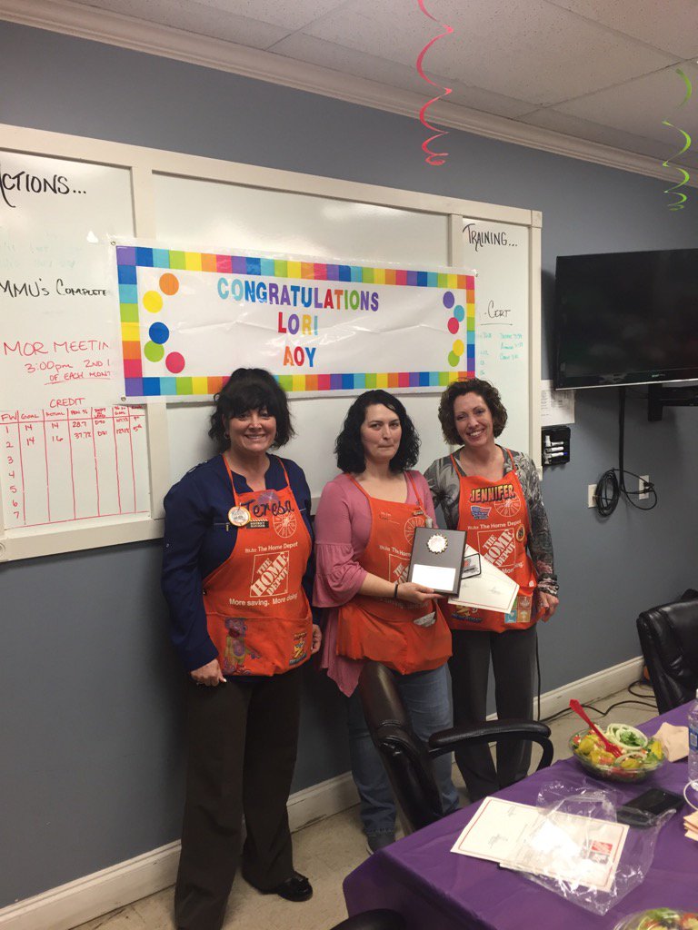 KevinCornettTHD's tweet photo. Congratulations to Lori for 2016 Associate of the Year!!! @TTChapman13 @kozel_jennifer https://t.co/sfWj6PJ7la