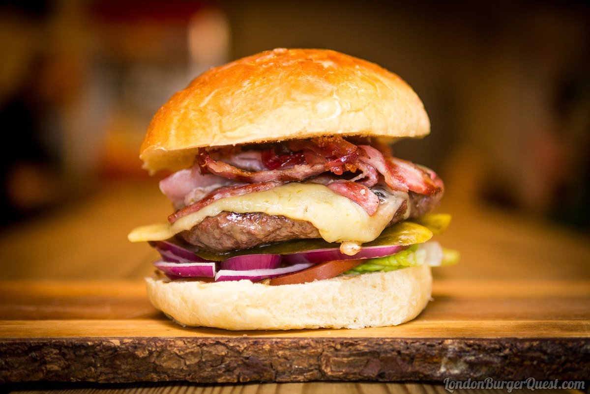 Beautiful British bacon cheeseburger by <a href="/FudzDiner/">Fudz.Diner</a> in SW18.  All freshly sourced and masterfully cooked REVIEW > goo.gl/zoRJn4 🍔🍔