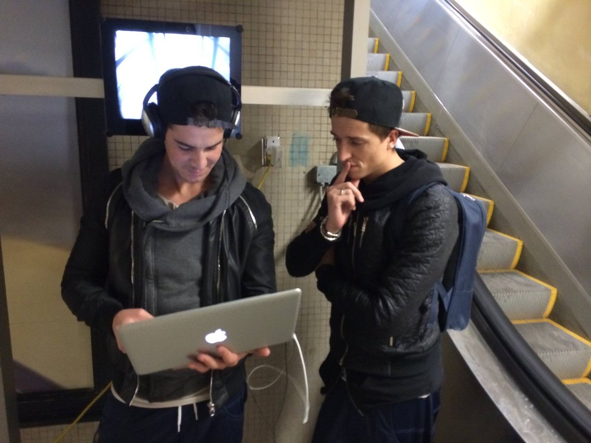#TBT Laptop + Headphone + Old Trainstation + Dusty Powerpoint + No Seats = GHETTO PRODUCING!! https://t.co/XmbFwWNDth