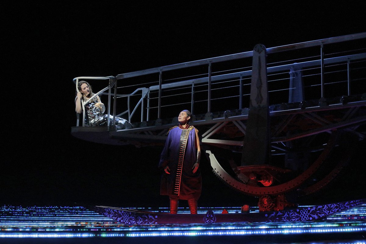 livedesignmag's tweet image. Kevin Adams shares his #lightingplot for stunning production of  L'Amour de Loin at The Met goo.gl/GTzfd4