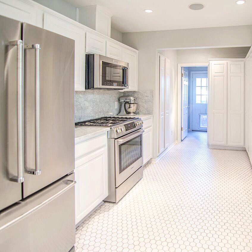 SimplySoldLLC's tweet photo. We love bright, open kitchens ☀️ #SimplySold #AustinHomes #KitchenInspiration #AustinRealEstate #AustinTexas #HomeDesign https://t.co/2s158ApNb1