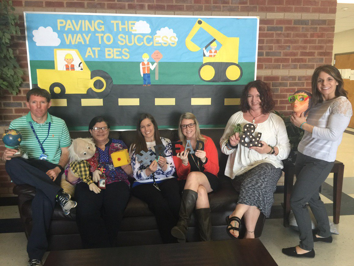 thewordymantis's tweet photo. Fifth grade team! #BESFabFeb https://t.co/rIuQy4MSe1