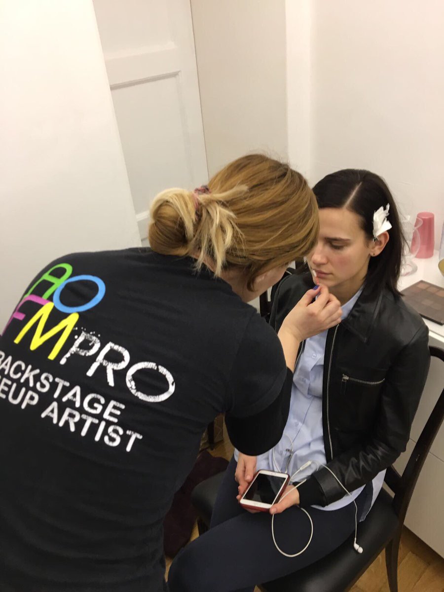 Backstage this morning at the Vladimiro Giola presentation here at Milan Fashion Week!
All makeup by AOFM graduates!
💚💙❤️💛