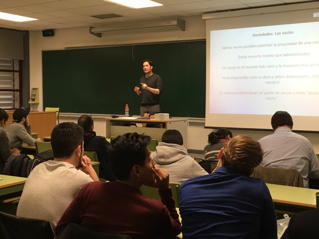 IDEASUPV's tweet photo. Último día de #weekEMPRENDE con @_javiergimenez_ CEO de WildFrame 📚📚 https://t.co/RFSVMr9Db5