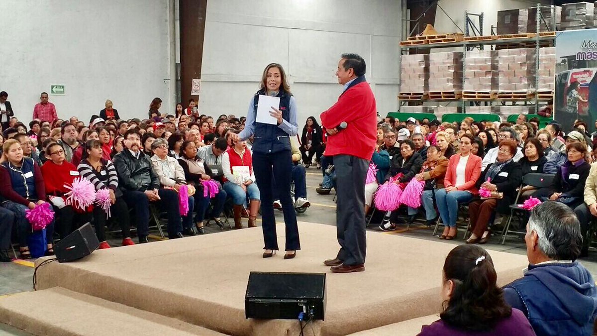 BienestarEdoMx's tweet photo. Encuentro con concesionarios mercantiles y comités ciudadanos de @Liconsa en Tlalnepantla, con @isis_avila, @NormaPonceO, #ArturoOsornio. https://t.co/J9TllFwAQe