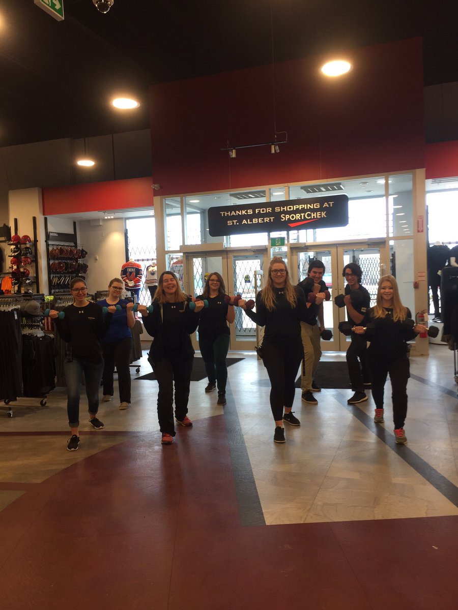 KateMPalka's tweet image. Morning workout huddle from SC/ATMO #320 #mybetter #rangersrampage #fgl