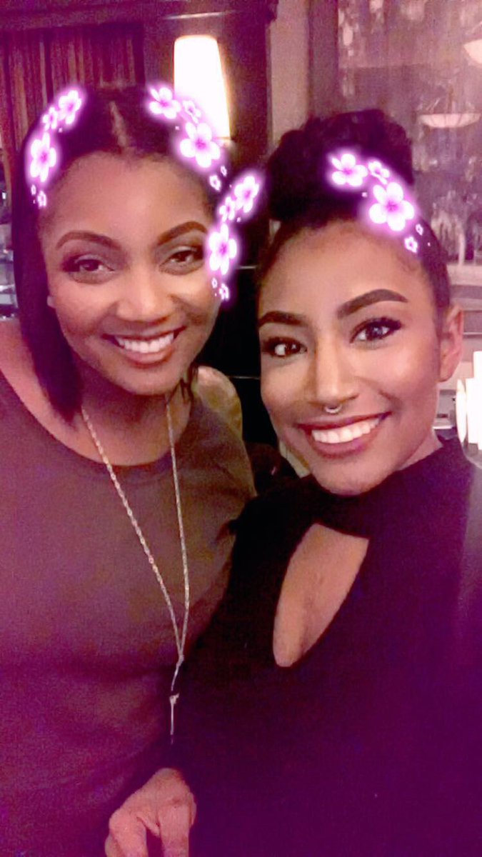 laplanetaroja's tweet photo. THANK GOD FOR THE GLO ✨#noteven21yet https://t.co/rK4gCuUFtr