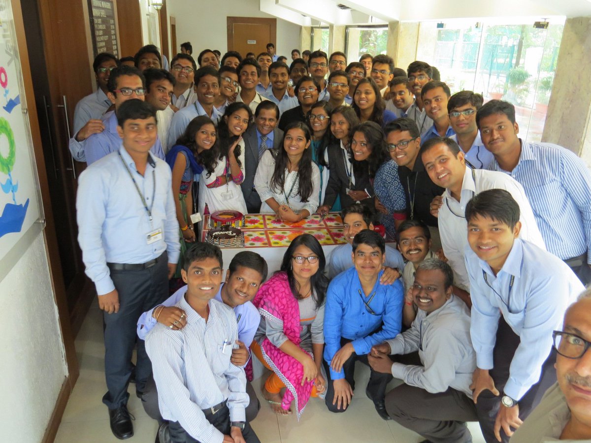 Tanmaysarkar121's tweet photo. The day when we learnt how to carry our attire, lost a 100 bucks but won a gr8 grp of friends @BPCLimited #learning_center #MyDay #SMArt https://t.co/Rlh1lkIa52
