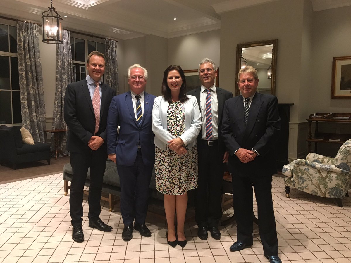 Wonderful to have dinner w' <a href="/EUinNZ/">European Union in New Zealand</a> last night; great chance to talk abt #Canterbury, regional identities &amp; travel! Thank you Bernard! 🇪🇺🇳🇿