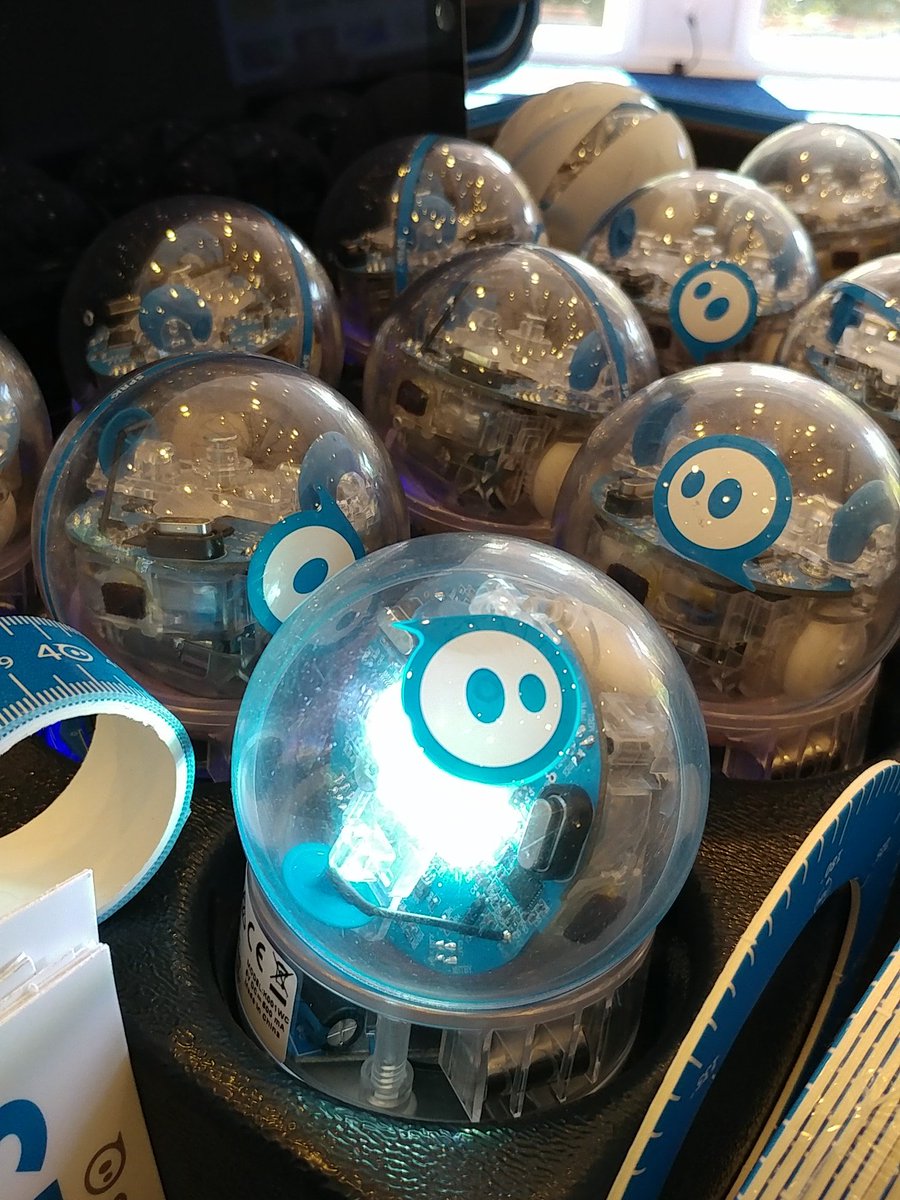 MsGeekyTeach's tweet image. Come learn about @Sphero @PlayOsmo @OZOBOT @WonderWorkshop @littleBits @SwiftPlayground w/ @bribriggs @jcorippo &amp;amp; I #STEAMPunk #CISC2017